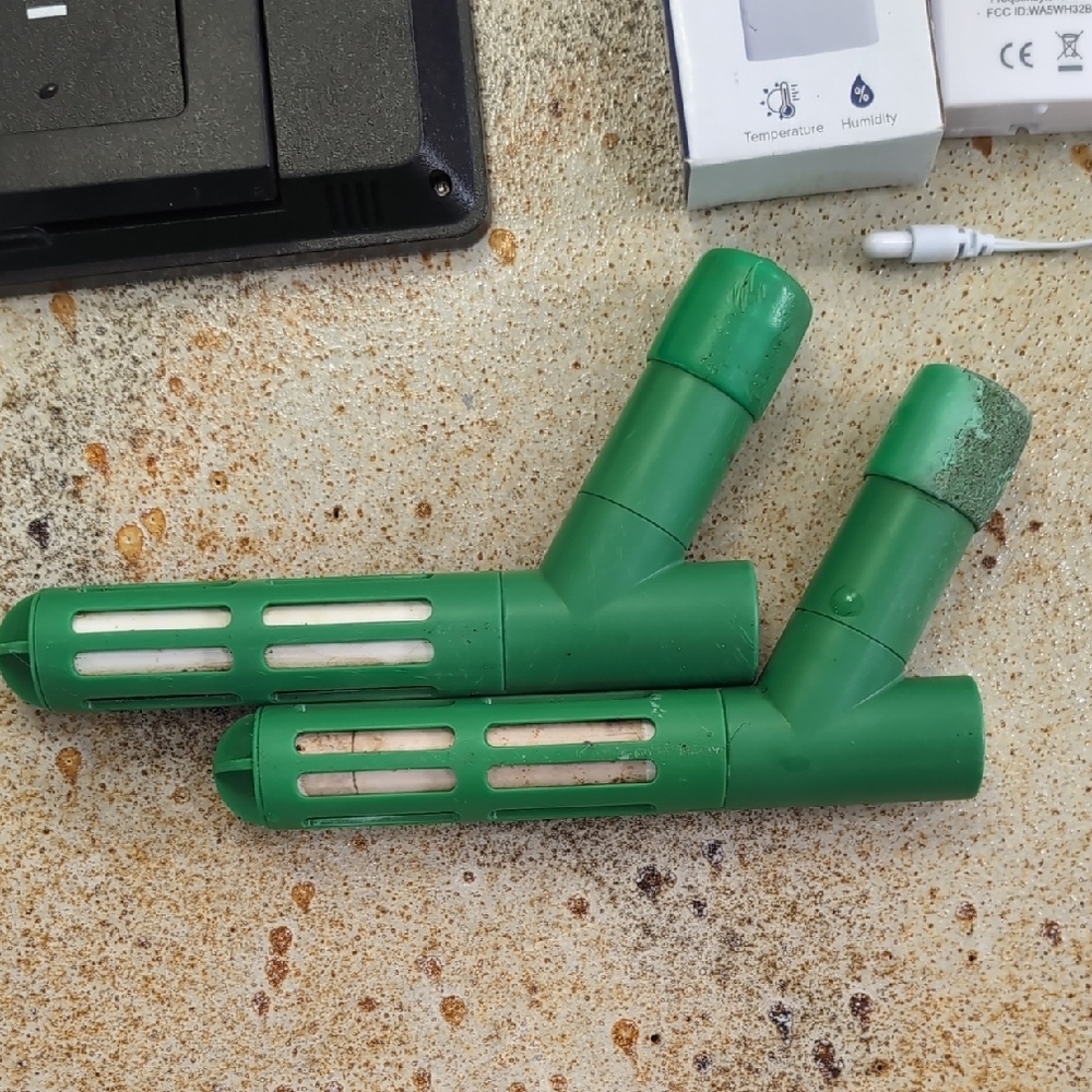 Ambient Weather Station Set | Receiver/Console, Temperature, Moisture Sensors - Picture 4 of 7